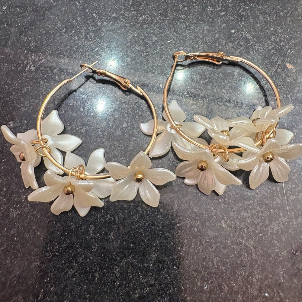 Chic Floral Hoop Earrings in Gold and Cream